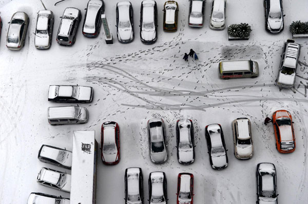 Snow disrupts traffic in E China