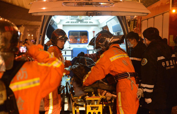 6 die in Shanghai market fire