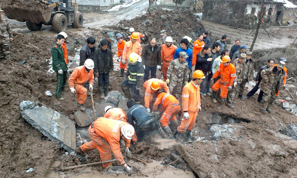 Dozens die in landslide; Xi orders all-out rescue