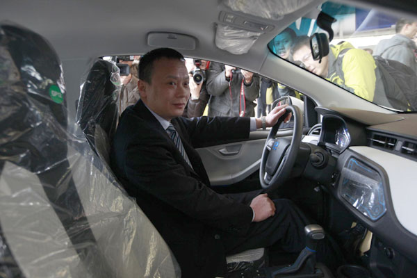 Shanghai delivers new energy car
