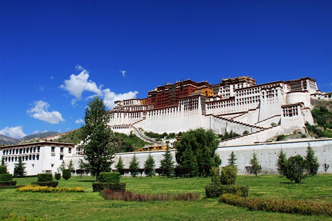 Tibet aims to double incoming tourists