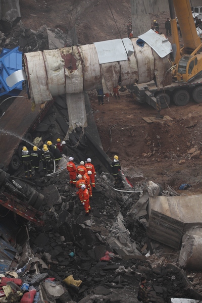 Five dead after bridge collapses in China