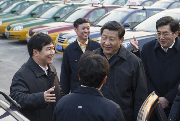 Xi extends festival greetings to workers, police