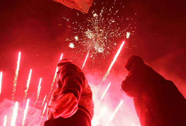 Beijingers cut fireworks celebration for clear sky