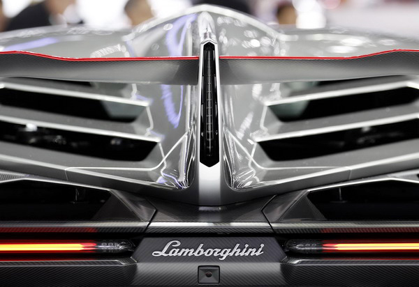 Lamborghini Veneno sprang from tractors and toreros