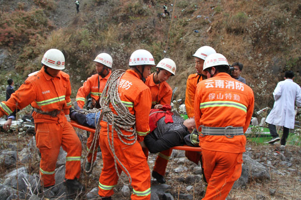 Yunnan road accident killed 13