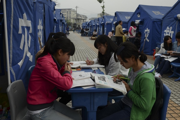 Students continue study in tents after quake