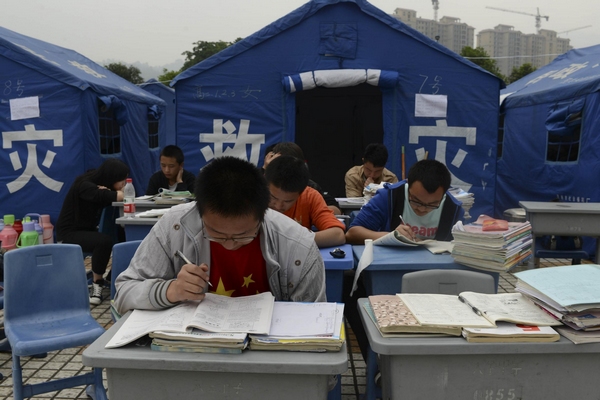 Students continue study in tents after quake
