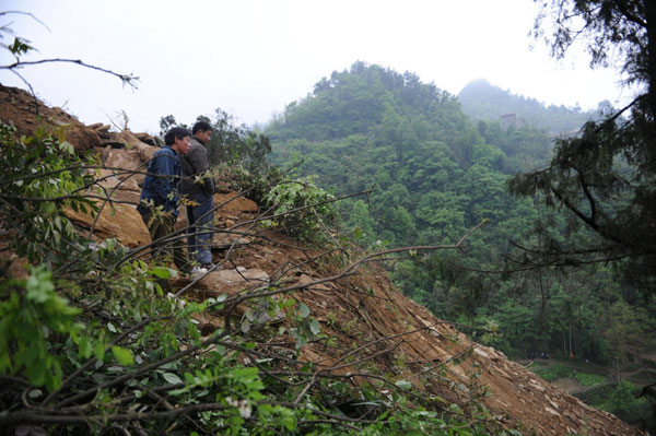 11 confirmed dead in SW China landslide