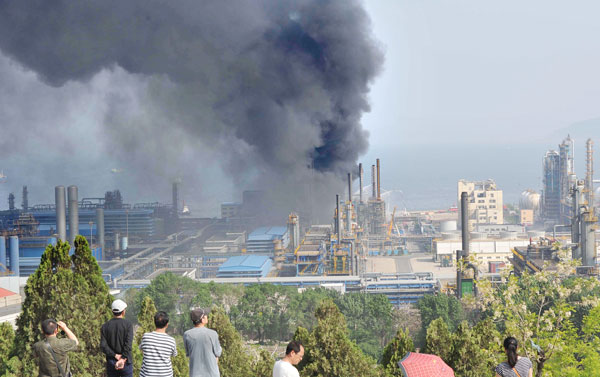 2 missing after blast at refinery in NE China