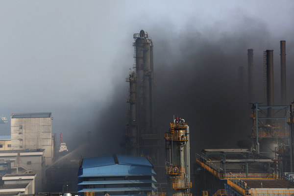 Oil tank blast causes casualties in NE China