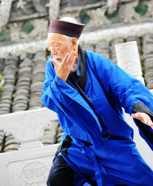 2,000 steps- a-day for 92-year-old Taoist