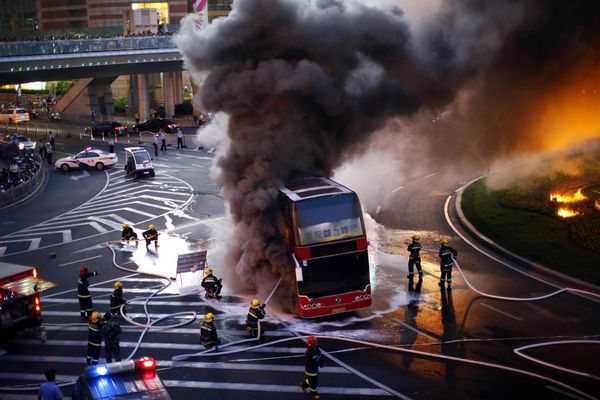 Double-decker bus caught fire in Shanghai