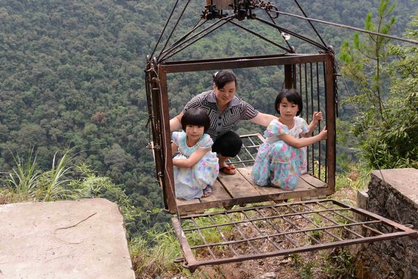 196 villagers' death-defying getaway