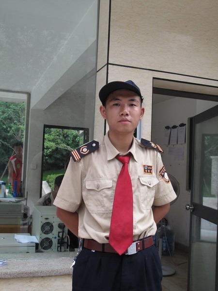 Feeling the heat: Security man in Chongqing