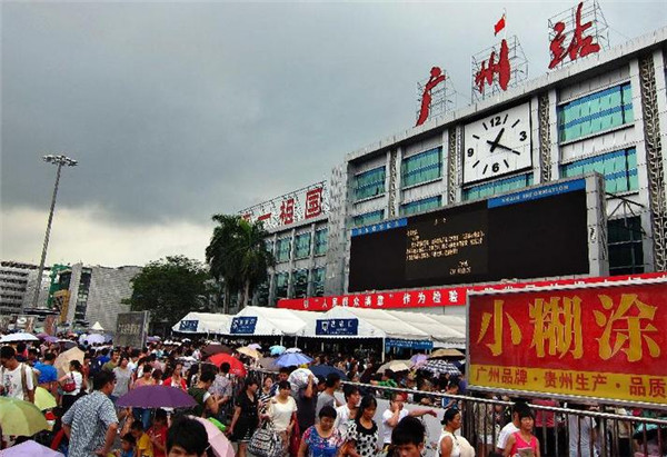 Guangzhou rail service suspended, 80,000 affected