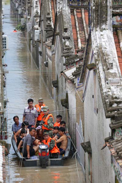 Typhoon wreaks havoc in the south