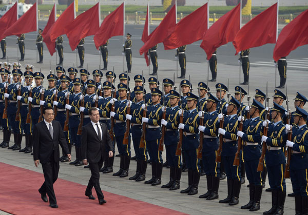 Li, Medvedev co-chair regular meeting