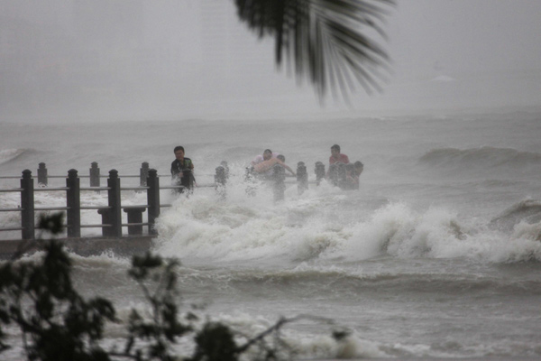 Haiyan-triggered rainstorm lashes S China