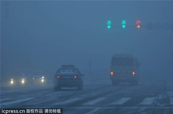 Fresh smog shrouds east, north China