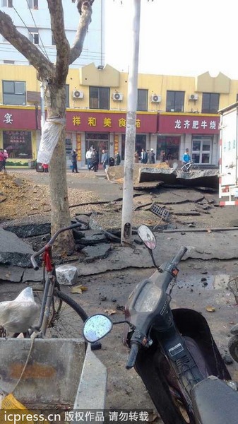 Oil pipeline blast leaves 35 dead in E China
