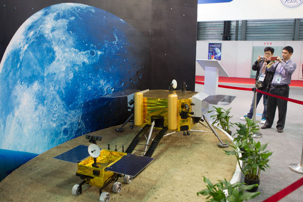 China readies moon rover mission