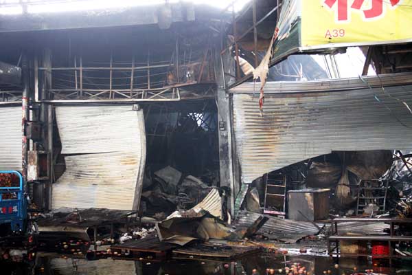 Shenzhen market fire kills 16