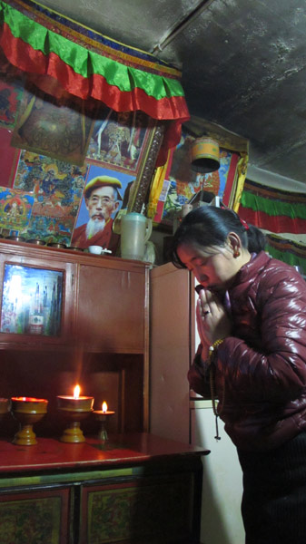 Butter lamps light up Buddhist festival in Tibet