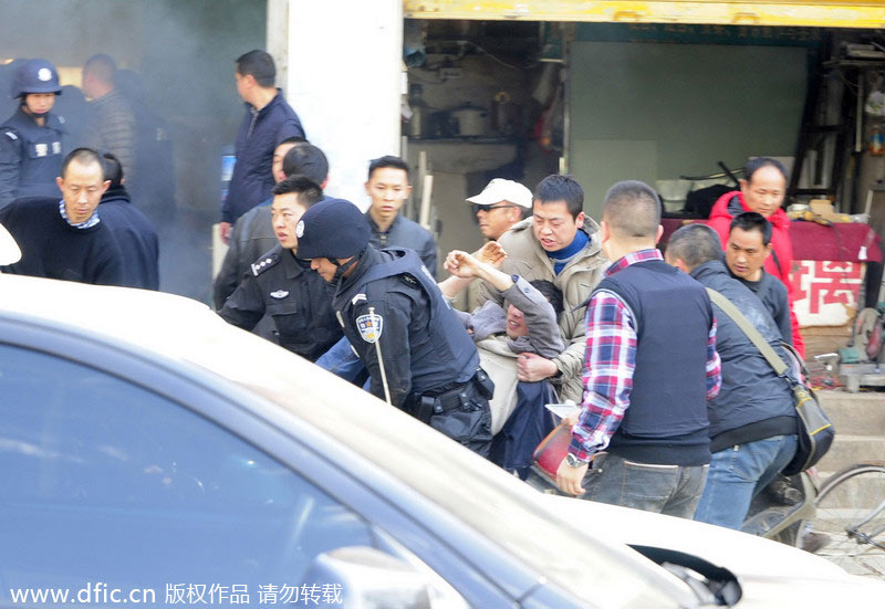 Kunming hostage rescued by police