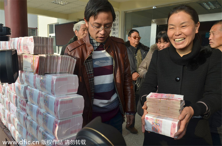 Villagers in SW China share the wealth