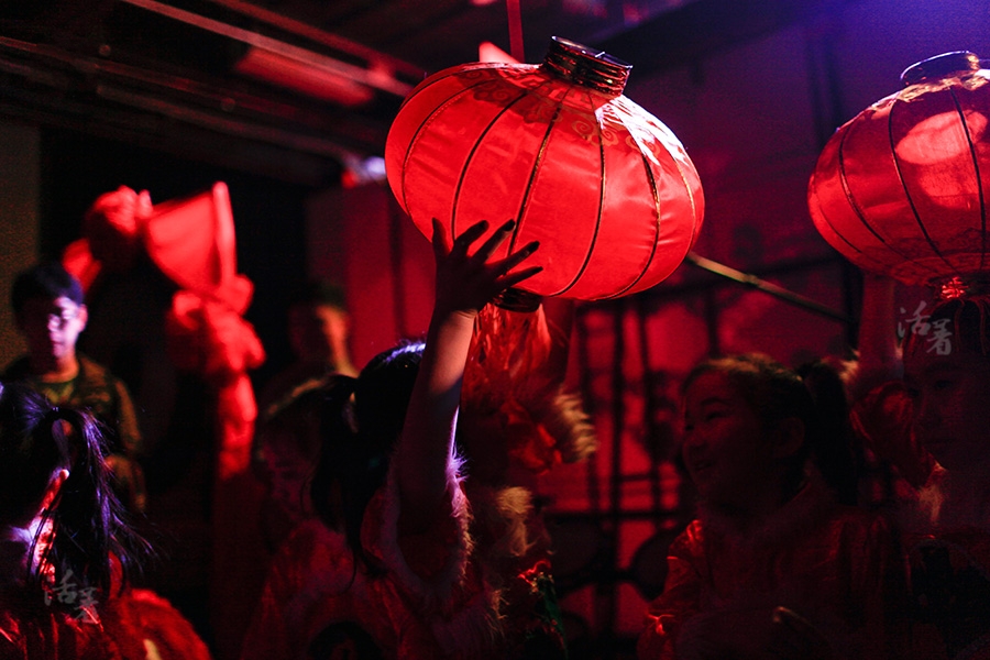 Migrant children at Spring Festival gala