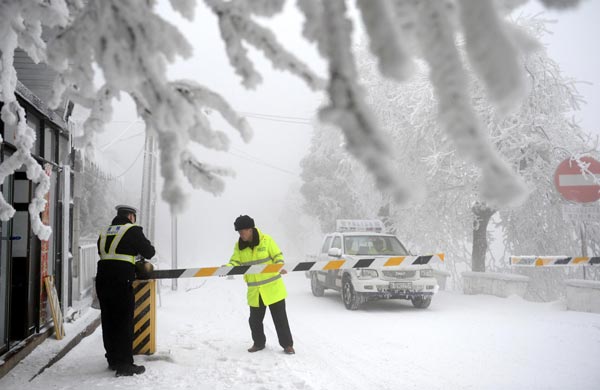 China lifts blizzard alert