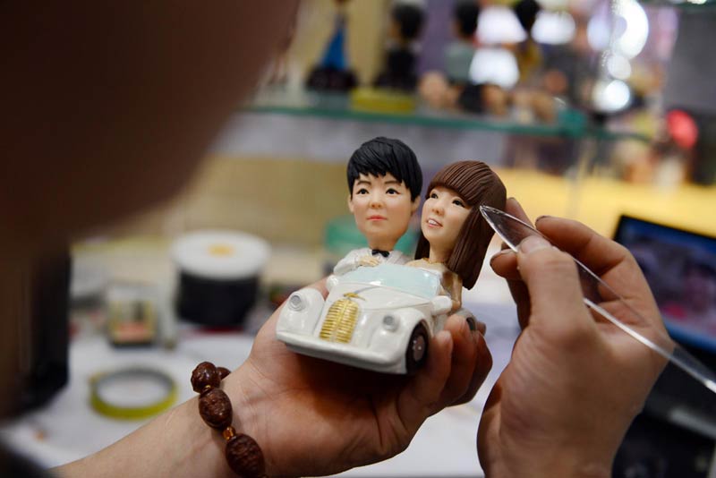 Dough figurines popular for Valentine's Day