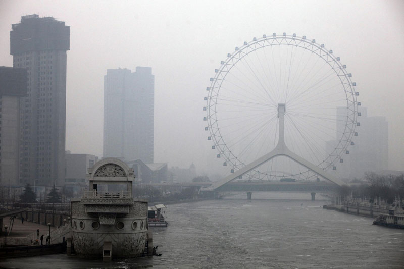 Heavy smog lingers in large area of N China