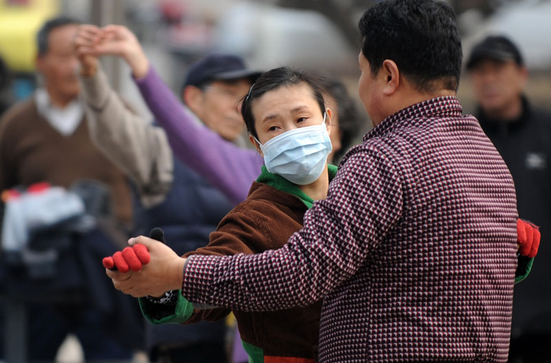 Heavy smog lingers in large area of N China