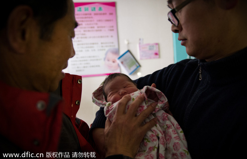 First two-child fertility policy baby in Anhui
