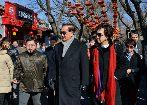 Ex-Kuomintang chief tours historic street