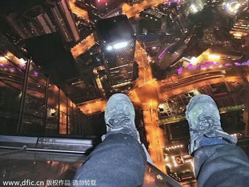 Chinese youth climb to top of Shanghai Tower