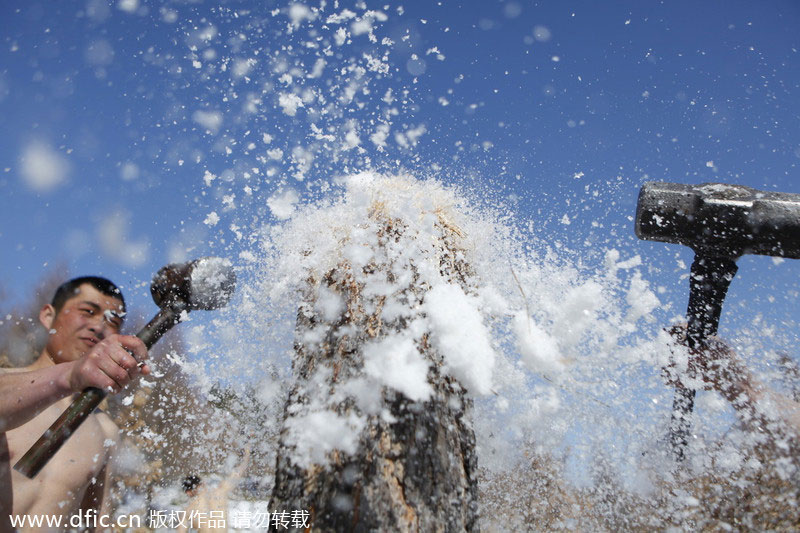 Chinese soldiers train in freezing temperatures