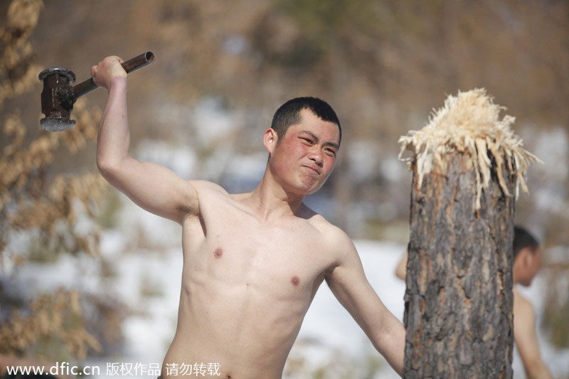 Chinese soldiers train in freezing temperatures