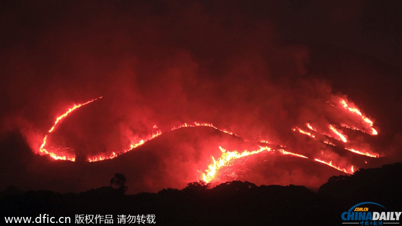 Forest fire rages in Hong Kong