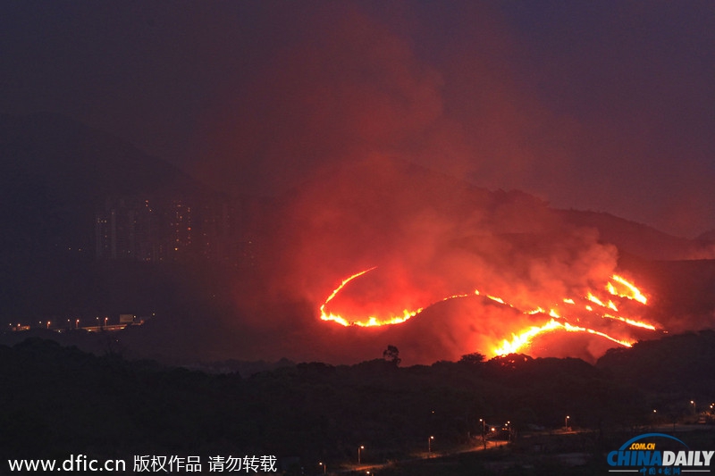 Forest fire rages in Hong Kong