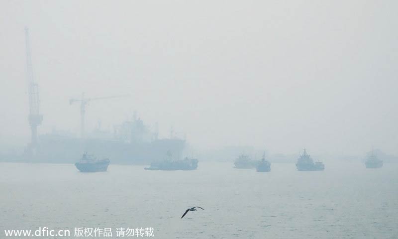 Dalian issues orange alert as smog worsens