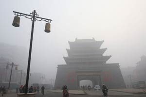 Dalian issues orange alert as smog worsens