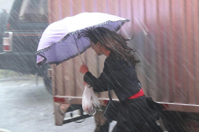 Rainstorm pounds S China