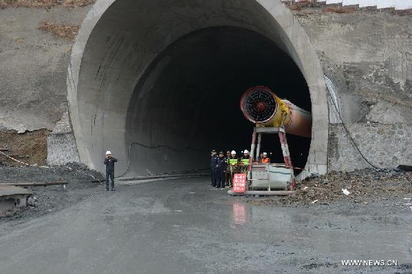 Possible survivors in tunnel collapse