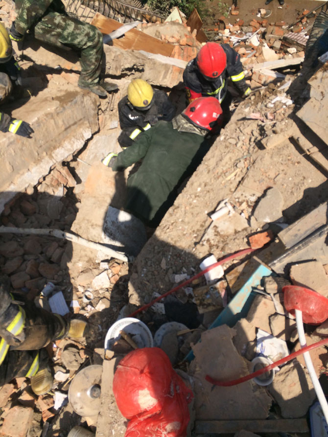 Building collapse kills one in E. China