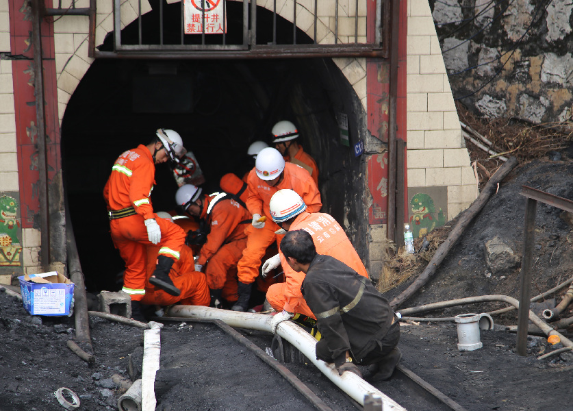 22 trapped in SW China mine flood