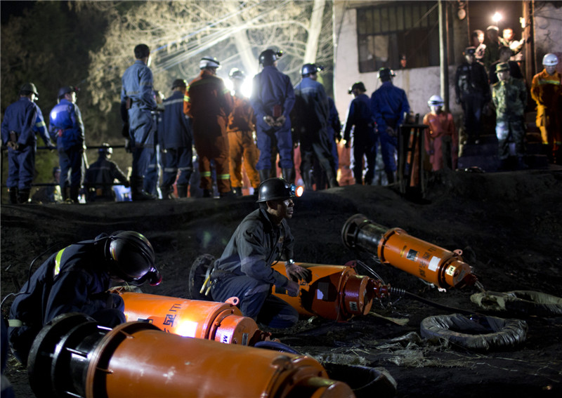 Racing against time for rescue in Yunnan mine flood