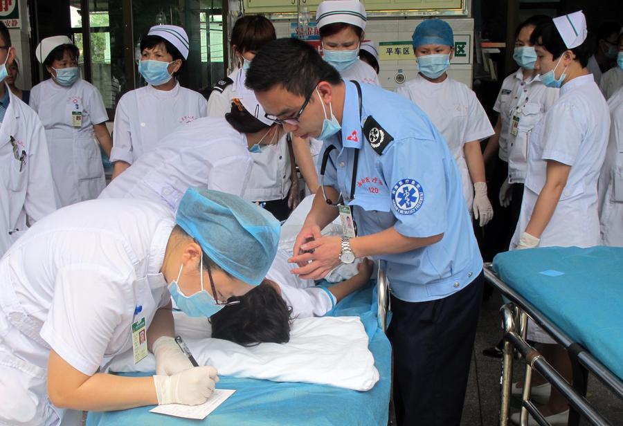 School bus accident in S. China leaves 8 dead